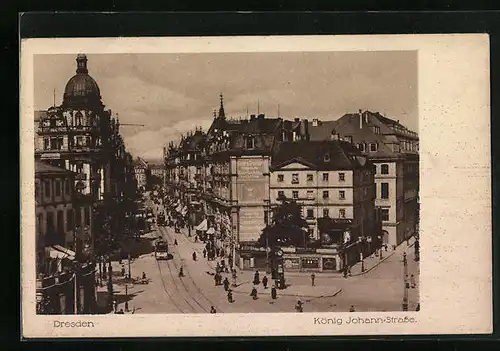AK Dresden, König Johann-Strasse mit Geschäften und Strassenbahn