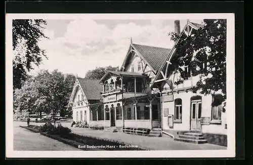 AK Bad Suderode /Harz, Rabatten vor dem Badehaus