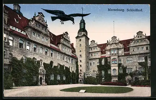 AK Merseburg, Schlosshof mit Vogel