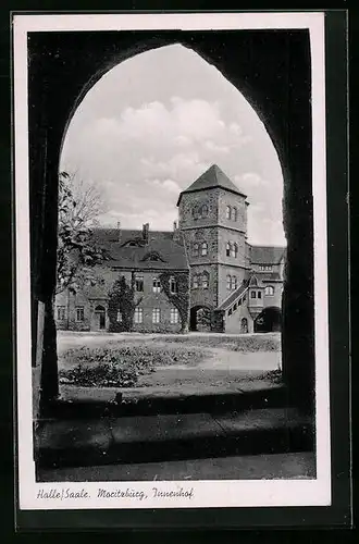 AK Halle /Saale, Innenhof der Moritzburg durch Schloss