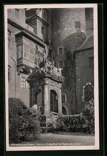 AK Merseburg a. d. Saale, Motiv im Schlosshof mit Neptunbrunnen