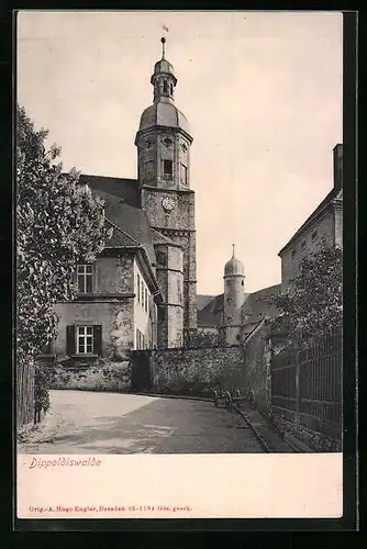 AK Dippoldiswalde, Strassenpartie mit Blick zur Kirche