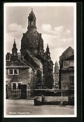 AK Dresden, Strassenpartie nahe der Frauenkirche