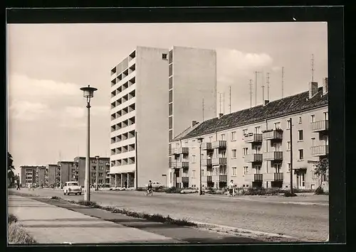 AK Weissenfels, Merseburger Strasse mit Hochhaus