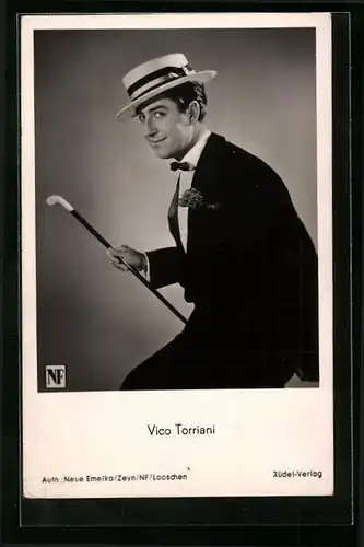AK Schauspieler Vico Torriani mit Gehstock und Hut