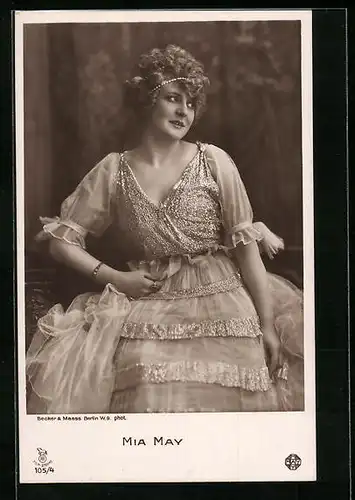 AK Schauspielerin Mia May im Rüschenkleid mit Armreif