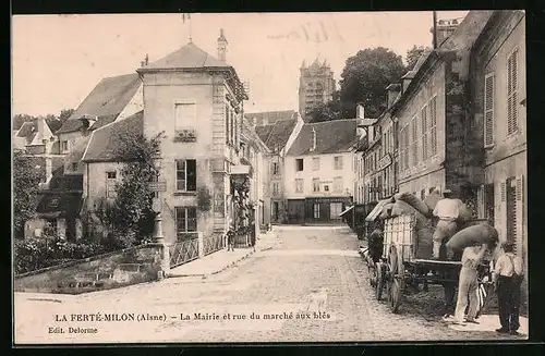 AK La Ferté-Milon, La Mairie et rue du marché aux blés