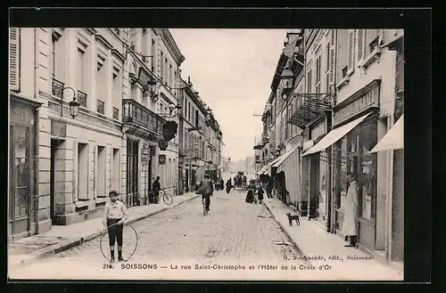 AK Soissons, La rue SAaint-Christophe et l`Hotel de la Croix d`Or