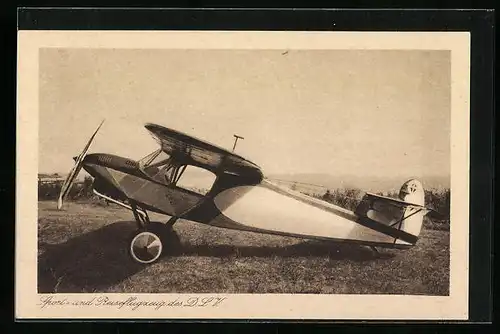 AK Sport- und Reiseflugzeug des D.L.W. auf dem Flugfeld