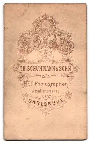 Fotografie Th. Schuhmann & Sohn, Carlsruhe, Amalienstrasse 57, Blonder Bürgerlicher in grauem Anzug