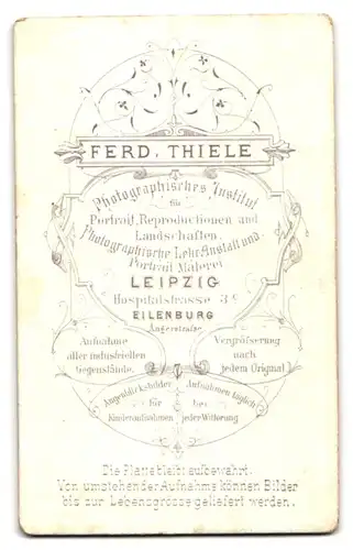 Fotografie F. Thiele, Leipzig, Hospitalstrasse 3, Eleganter Herr im langen Gehrock