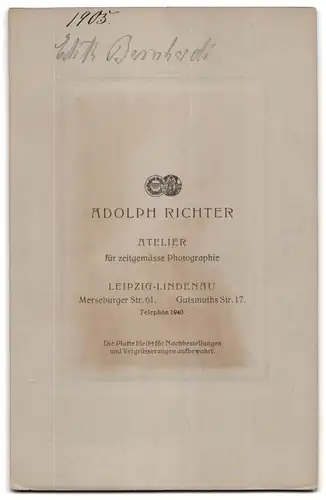 Fotografie Adolph Richter, Leipzig-Lindenau, Merseburger-Str. 61, Ältere Dame im Spitzenkleid mit Medaillon