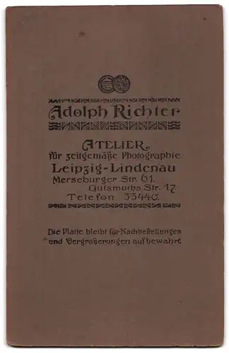 Fotografie Adolph Richter, Leipzig-Lindenau, Merseburger Str. 61, Dame in weisser Bluse neben ihrem Gatten