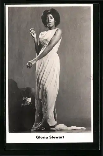 AK Schauspielerin Gloria Stewart im langen Kleid