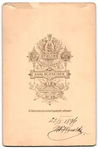 Fotografie Karl Schneider, Wien, Neubaugasse 29, Portrait M. Herold in Uniform mit Orden, Hofbeamter, 1896