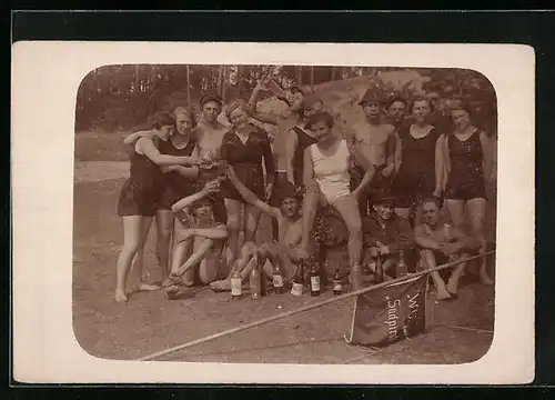 Foto-AK Turner feiern ihren Sieg, 1928