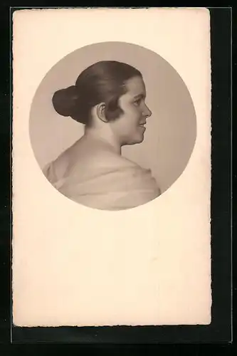 Foto-AK Dame im Profil, Passepartout