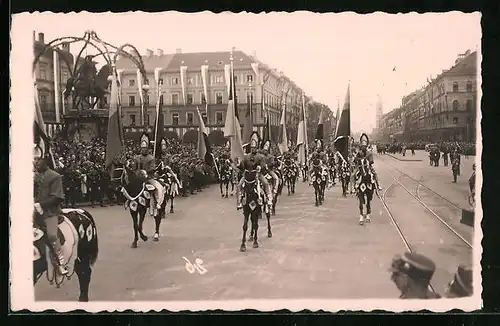 Foto-AK München, Parade auf der Ludwigstrasse am Odeonsplatz