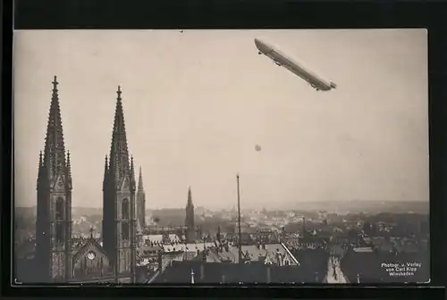 AK Wiesbaden, Im Höhenflug befindlicher Zeppelin über der Stadt