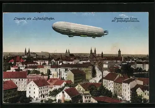 AK Liegnitz, Zeppelin über der Stadt, vom Turm der Dreifaltigkeitskirche gesehen