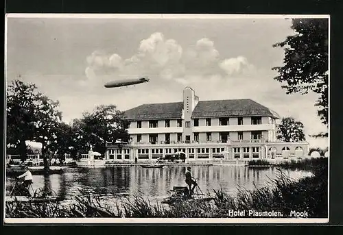 AK Mook, Zeppelin über Hotel Plasmolen