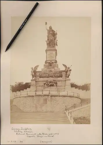 Fotografie unbekannter Fotograf, Ansicht Rüdesheim / Rhein, Niederwald-Denkmal von Johannes Schilling