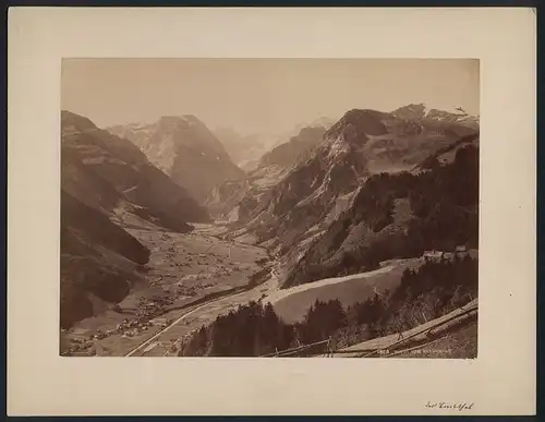 Fotografie unbekannter Fotograf, Ansicht Braunwald / Glarus, Panorama mit Tal & Tödi