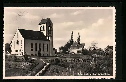 AK Crimmitschau i. Sa., Blick auf die Lutherkirche und Vorplatz