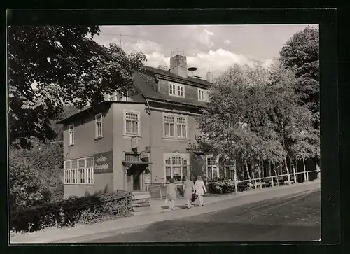 AK Stützerbach /Thür. Wald, HO-Gaststätte Erholung mit Strassenpartie