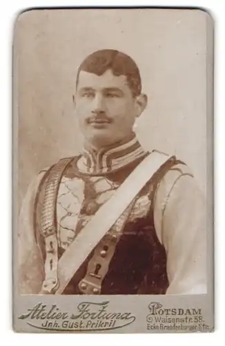 Fotografie Atelier Fortuna, Potsdam, Garde Kürassier in Uniform Garde-du-Corps