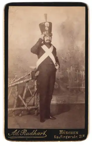 Fotografie Ad. Rudhart, München, Portrait Schauspieler in Uniform altes Militär