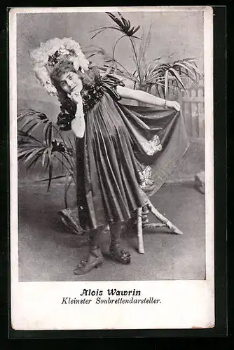 AK Alois Wawrin, der kleinste Soubrettendarsteller, in seinem Kostüm