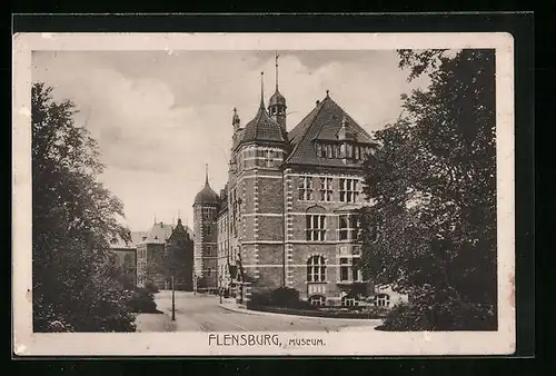AK Flensburg, Museum von der Strasse gesehen