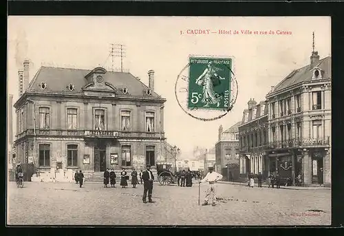 AK Caudry, Hotel de Ville et rue du Cateau