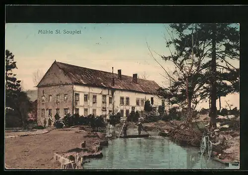 AK St. Souplet, Mühle mit Kahn und Soldat mit Fahrrad
