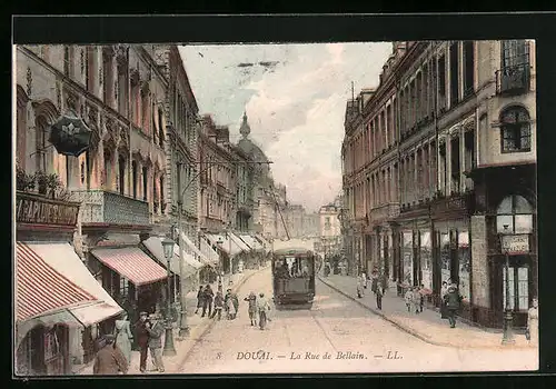 AK Douai, La Rue de Bellain, Strassenbahn