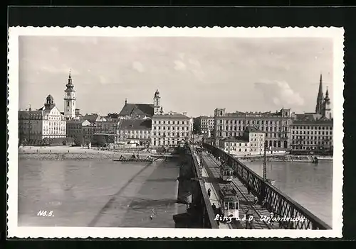 AK Linz a. d. Donau, Urfahrbrücke mit Strassenbahn