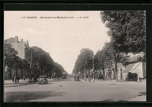 AK Angers, Boulevard du Maréchal Foch, Strassenbahn