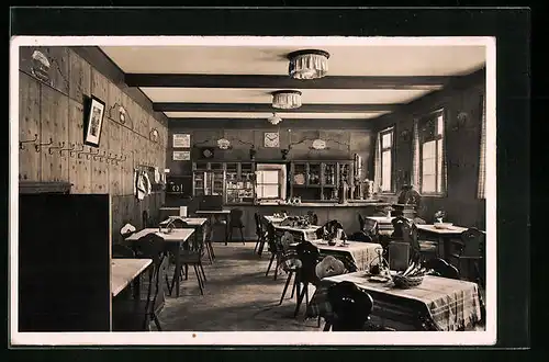 AK Freiburg-Wiehre, Bahnhof-Gaststätte von K. Kempken, Innenansicht