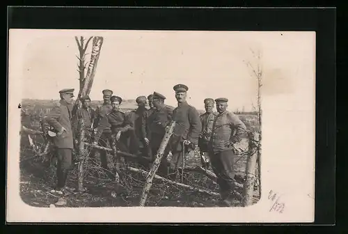 Foto-AK Waffenstillstand 1917, Verbrüderung deutscher und russischer Soldaten
