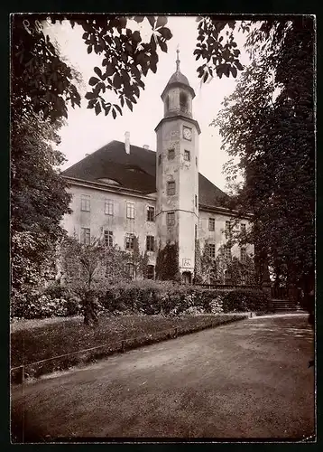 Fotografie Brück & Sohn Meissen, Ansicht Neustadt i. Sa., Schloss Burkersdorf mit Uhrenturm