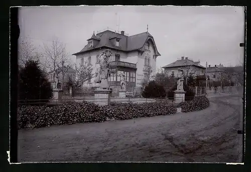 Fotografie Brück & Sohn Meissen, Ansicht Radebeul-Oberlössnitz, Friedrich Allee mit Fontainenplatz & Villa