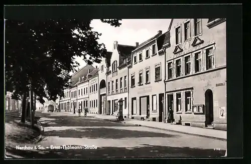 AK Nerchau i. Sa., Passanten in der Ersnt-Thälmann-Strasse