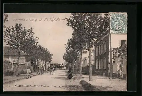 AK Neauphle-le-Chateau, L`Avenue de la République