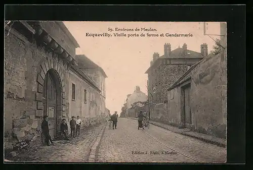 AK Ecquevilly, Vieille porte de ferme et Gendarmerie