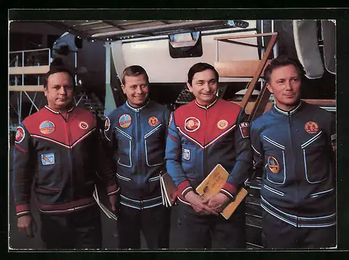 AK Gemeinsamer Kosmosflug der UdSSR und der DDR, Gruppenaufnahme der Kosmonauten