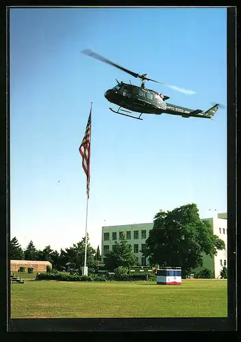 AK Mc Nail Kaserne, Hubschrauber des Typs Bell UH-1 beim Abheben