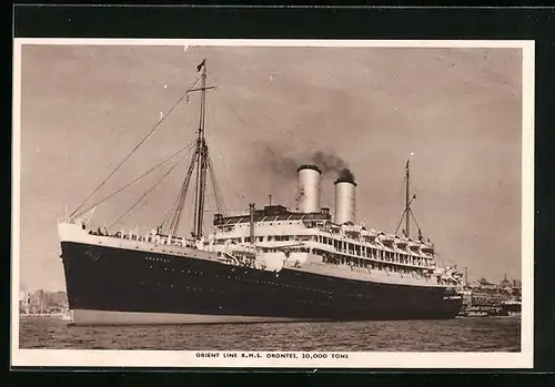 AK Passagierschiff RMS Orontes der Orient Line heizt die Kessel an