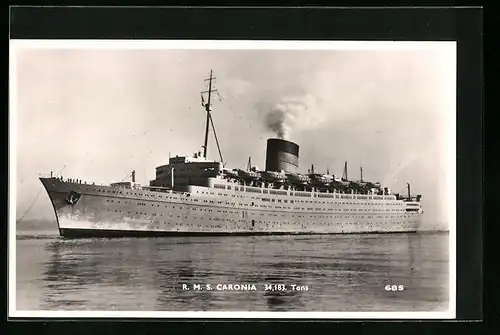 AK Passagierschiff RMS Caronia heizt die Kessel an