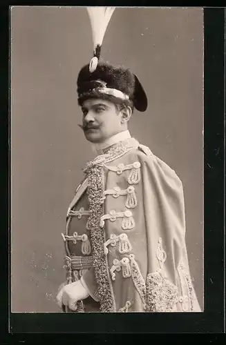 Foto-AK Österreichischer Husar in Gala-Uniform mit Pelzmütze